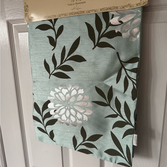 Brand new with tag Thrō brand turquoise and metallic silver table runner - Picture 4 of 4